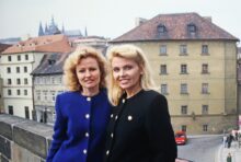 Duo Kamelie - Hana Buštíková a Dana Vlková na snímku z roku 1995