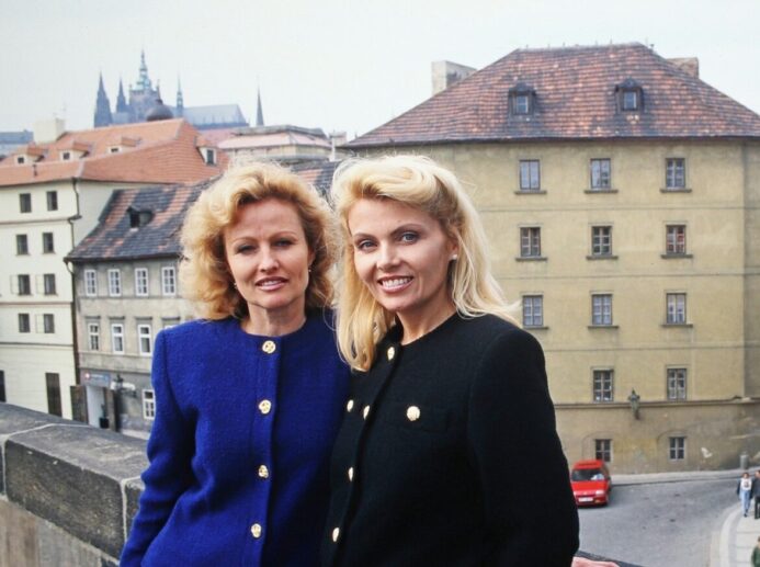 Duo Kamelie - Hana Buštíková a Dana Vlková na snímku z roku 1995