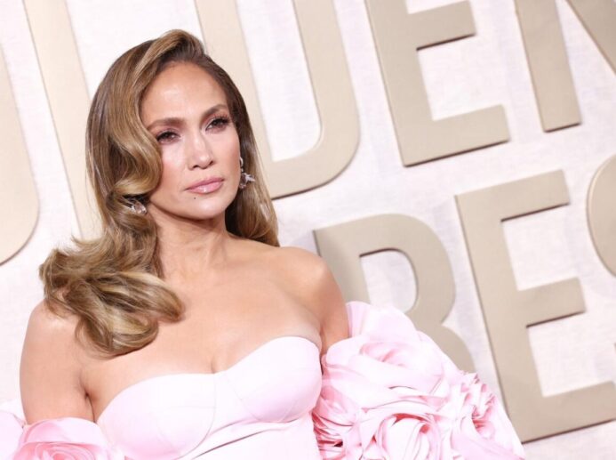 Jennifer Lopez na Zlatých globech v lednu 2024