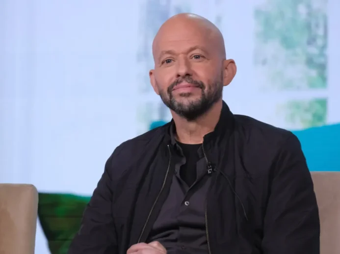 Jon Cryer se nedávno objevil v novém sitkomu Extended Family, v němž hraje rozvedeného otce.