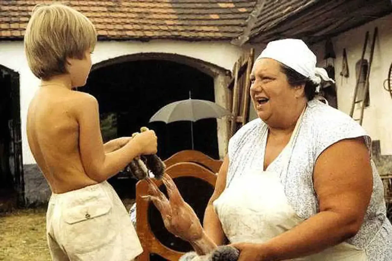 Martin Šotola s Helenou Růžičkovou ve filmu Slunce, seno, jahody.