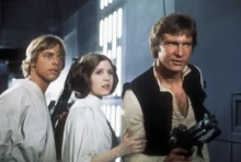 Mark Hamill jako Luke, Carrie Fisher jako Leia a Harrison Ford jako Han Solo.