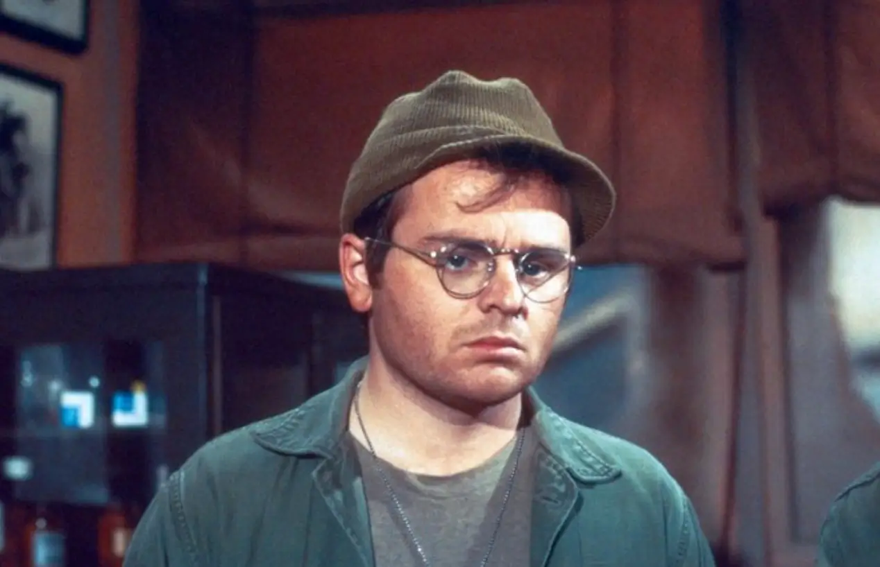 Gary Burghoff jako desátník Walter E. "Radar" O’Reill