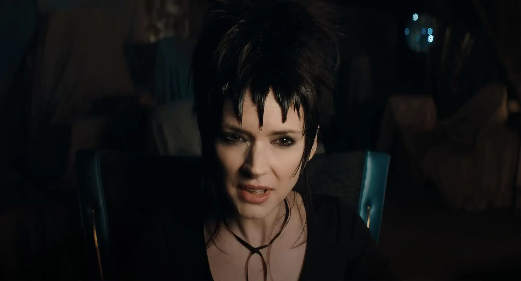 Winona Ryder ve filmu Beetlejuice Beetlejuice z roku 2024.