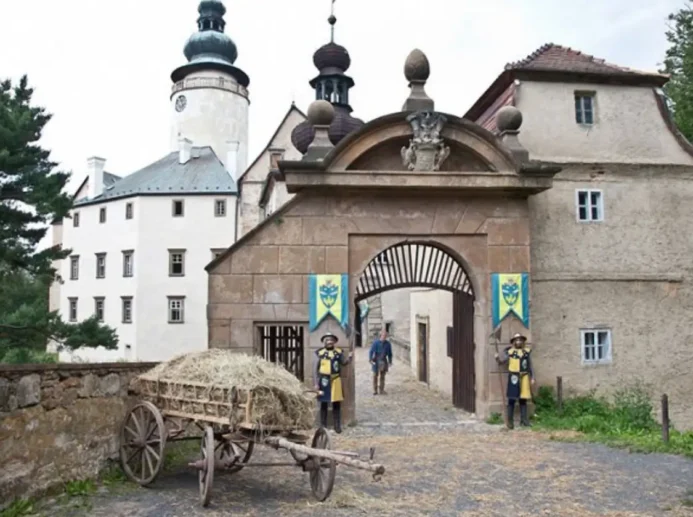 Zámek Lemberk se objevil v pohádce Tajemství staré bambitky.