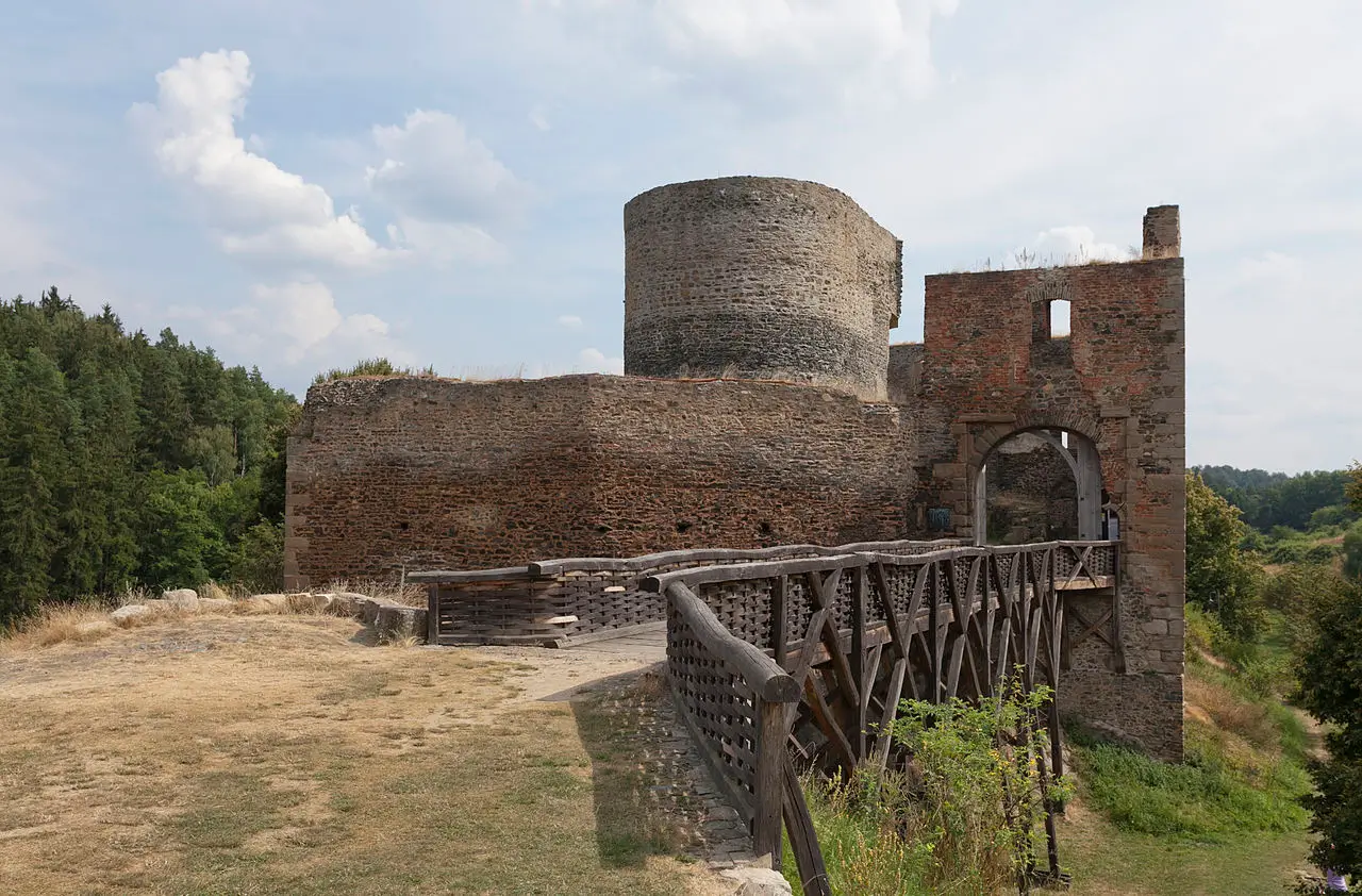 Hrad Krakovec je úplná riuna.