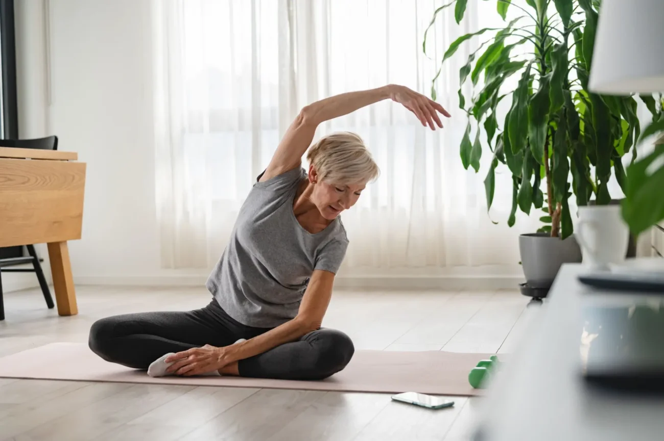 Pilates se zaměřuje na posílení břišního svalstva i střed těla.