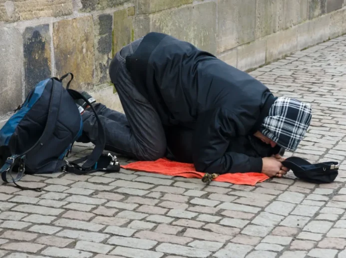 žebrák na ulici