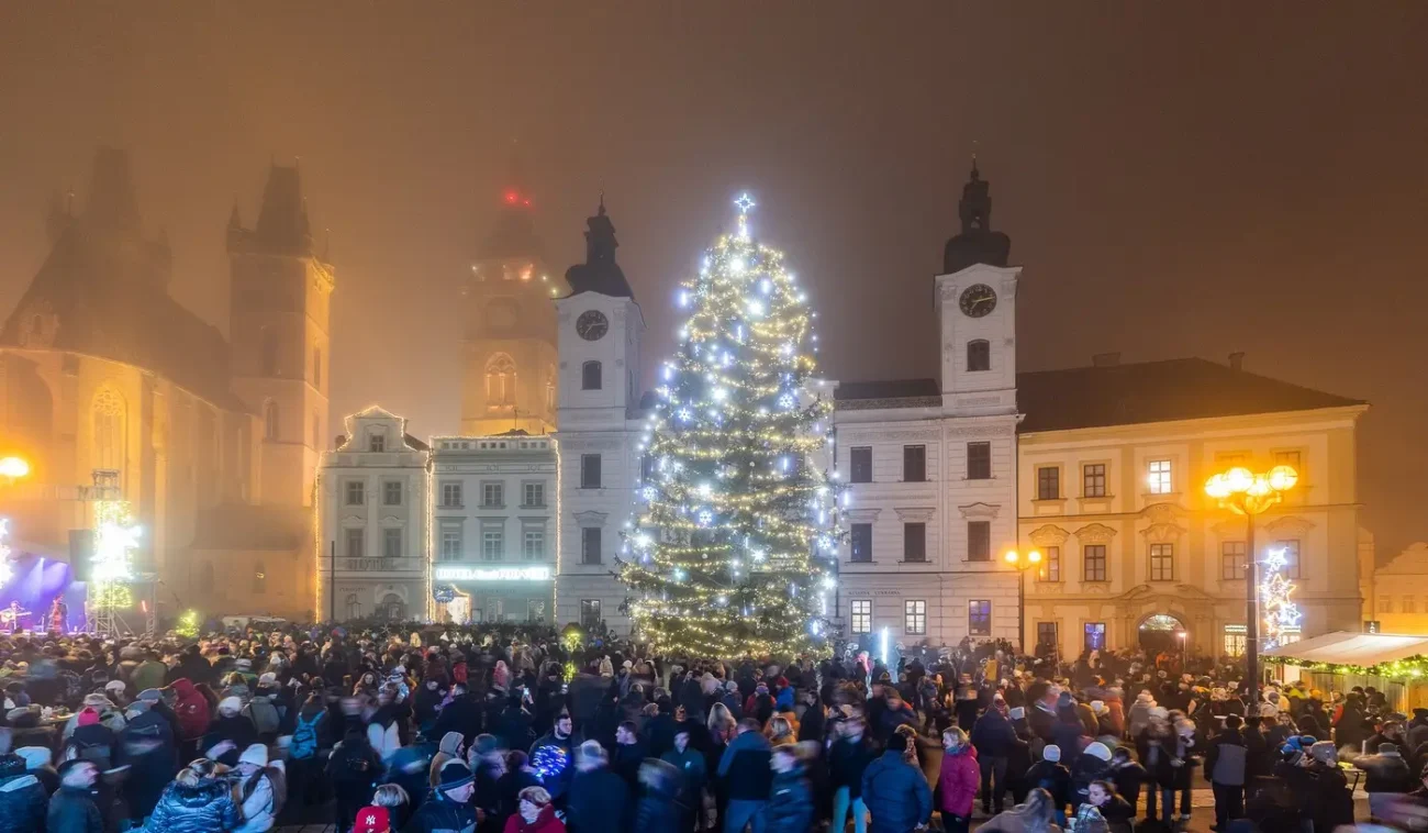 Vánoční strom v Hradci Králové.