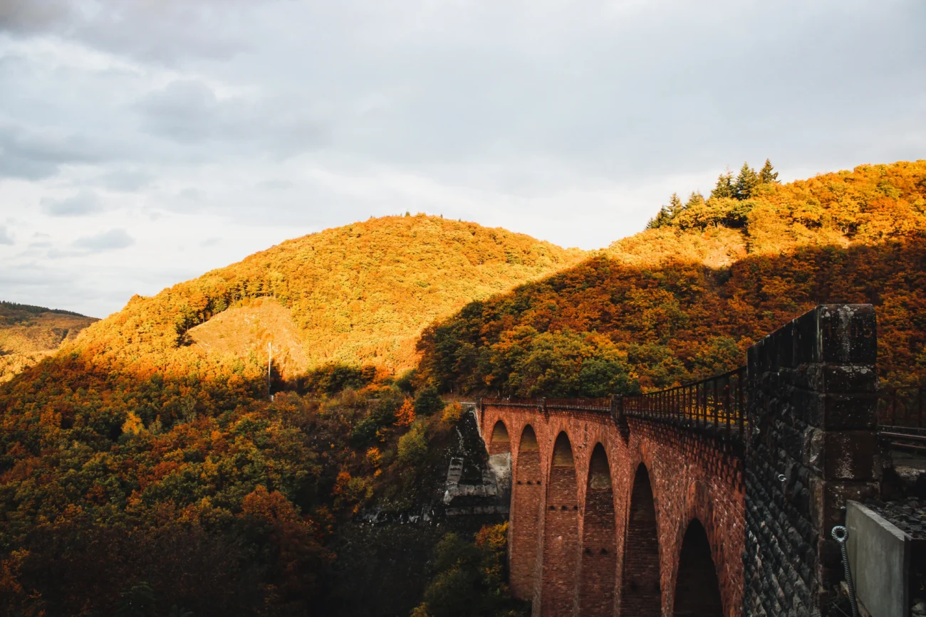 Viadukt při západu slunce.