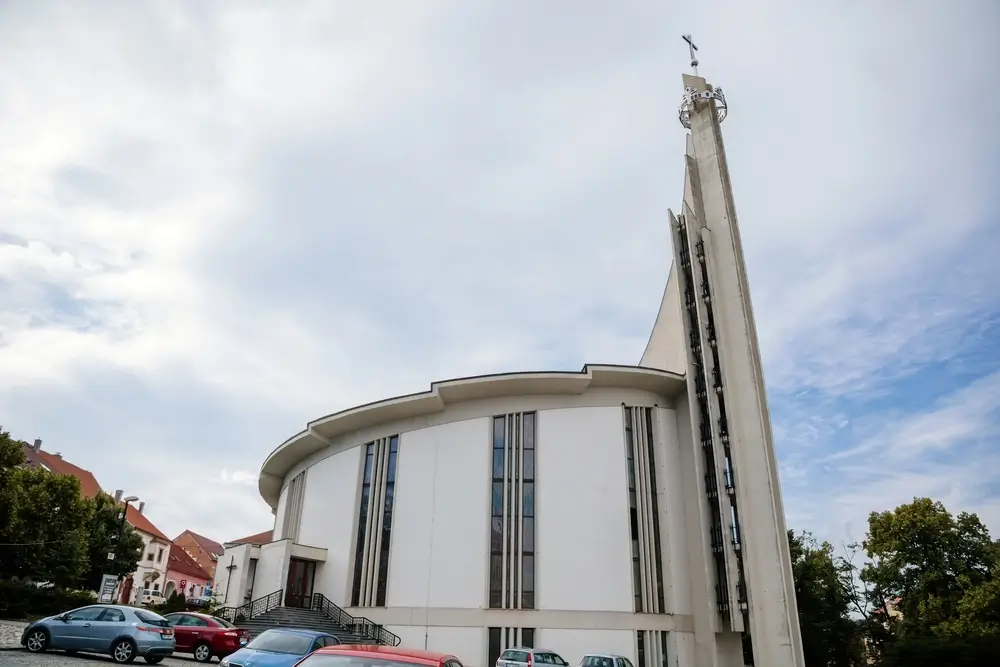 Kostel svatého Václava a svaté Anežky Hustopeče. 