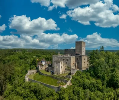 Hrad Landštejn z leteckého pohledu.