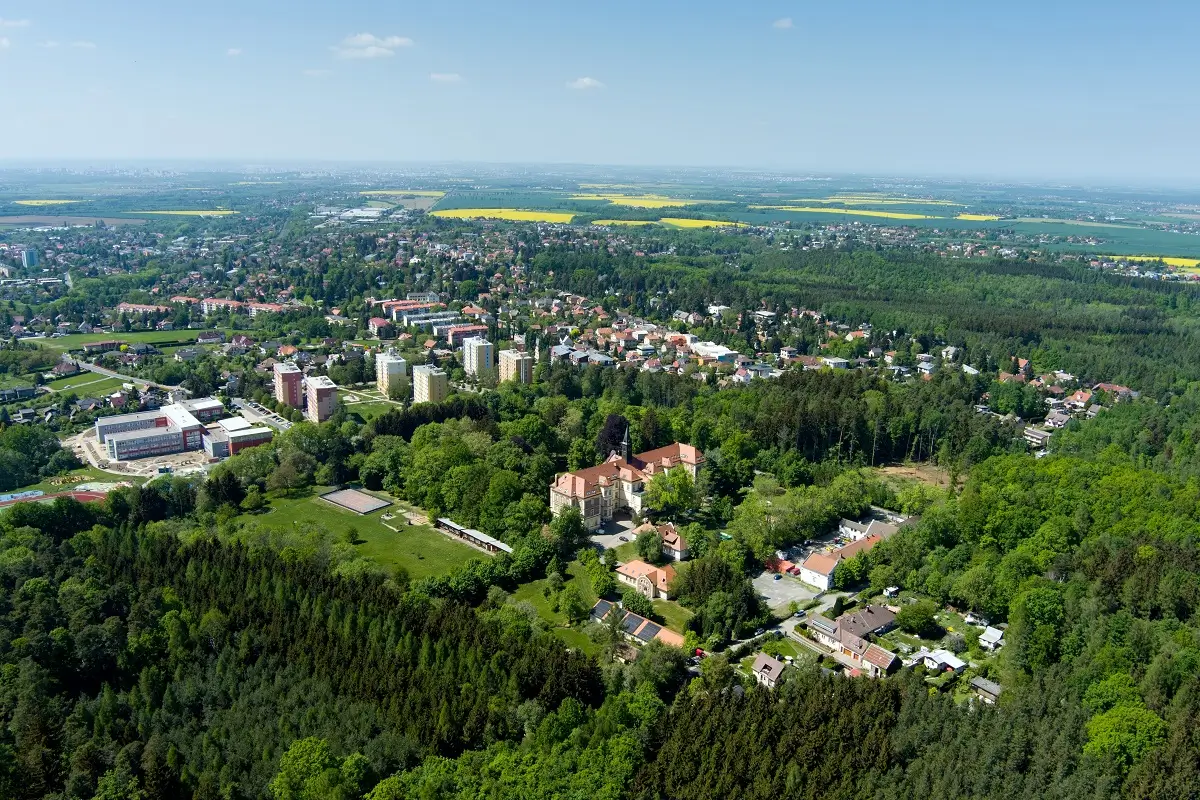 Pohled na středočeské Říčany z výšky