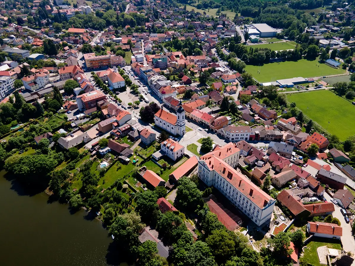 Říčany při pohledu z dronu