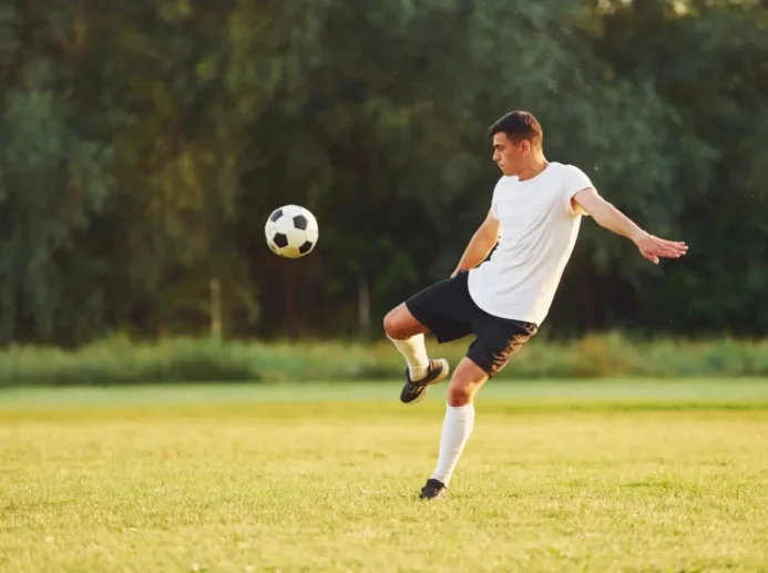 Muž hrající fotbal