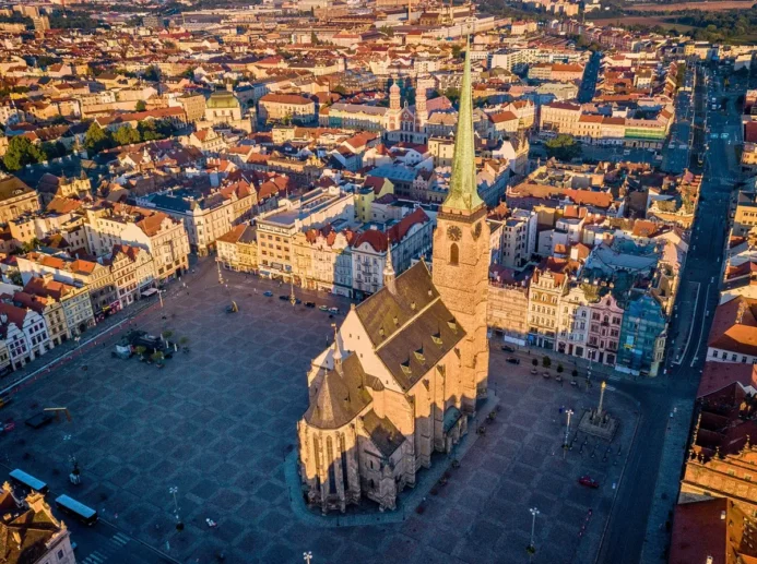 Katedrála sv. Bartoloměje v Plzni z výšky