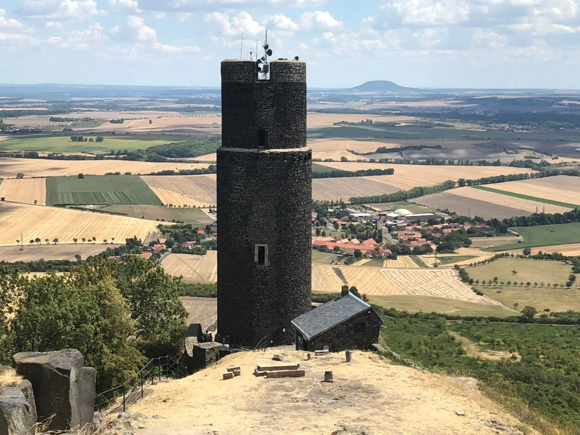 Černá věž zříceniny hradu Házmburk