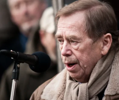 Mračící se Václav Havel.