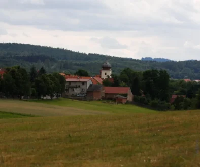 Obec Višňová na Příbramsku, místo natáčení seriálu