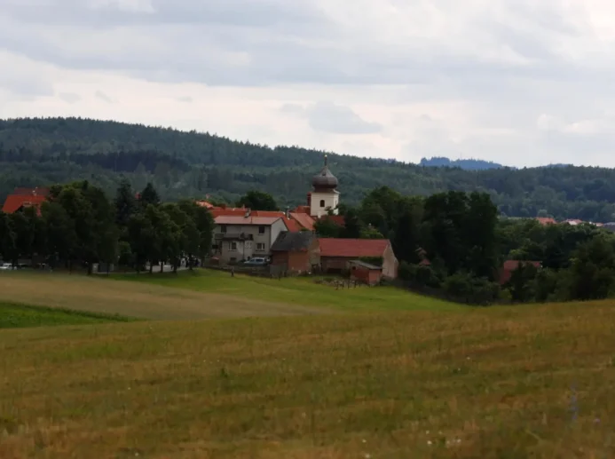 Obec Višňová na Příbramsku, místo natáčení seriálu