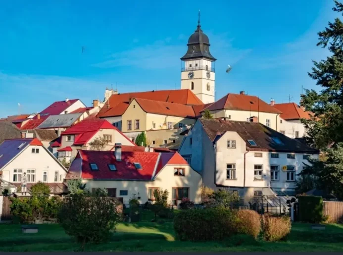 Počátky, jedno z míst, kde se natáčel film Postřižiny