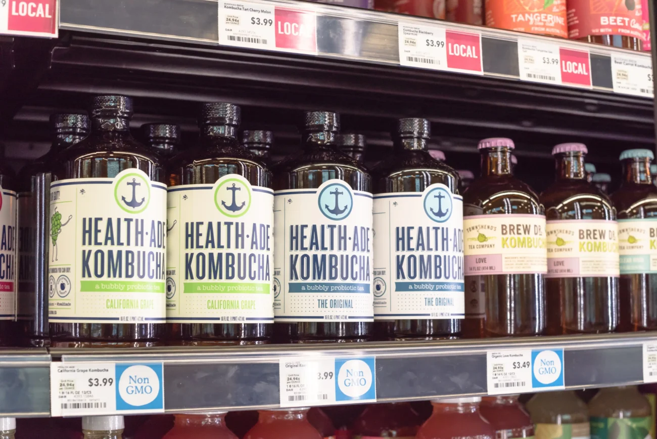 Kombucha v regálech obchodů