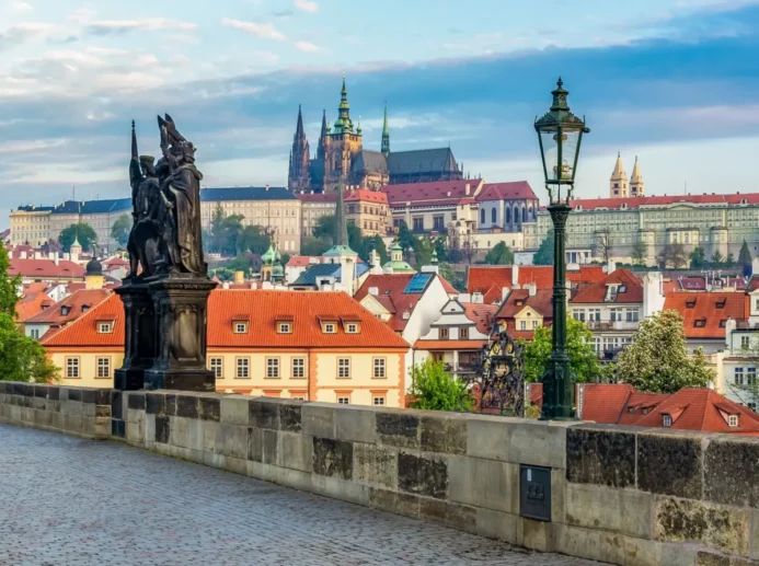 Praha-pohled na Pražský hrad z Karlova mostu