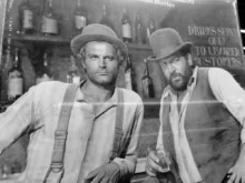 Terence Hill a Bud Spencer na dobové černobílé fotografii